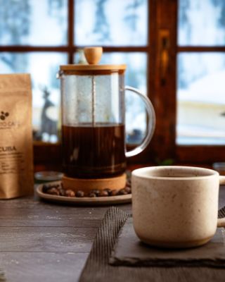 Přejeme ti Vánoce plné vůně, klidu a dobré kávy. 🎄☕ Pokud hledáš dárek, který má smysl, naše degustační balíčky najdeš...